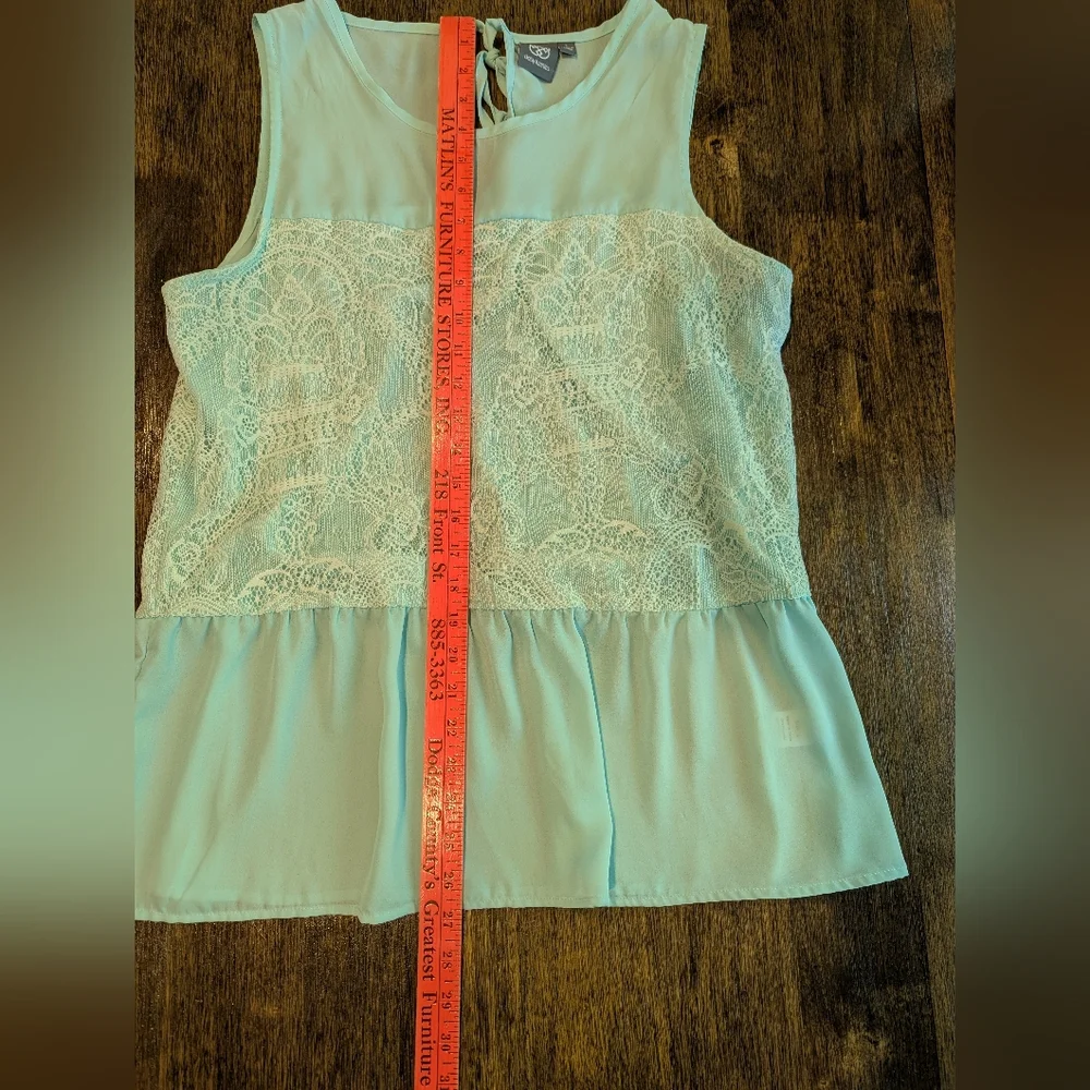 Daisy Fuentes Mint Green Lace‎ Top